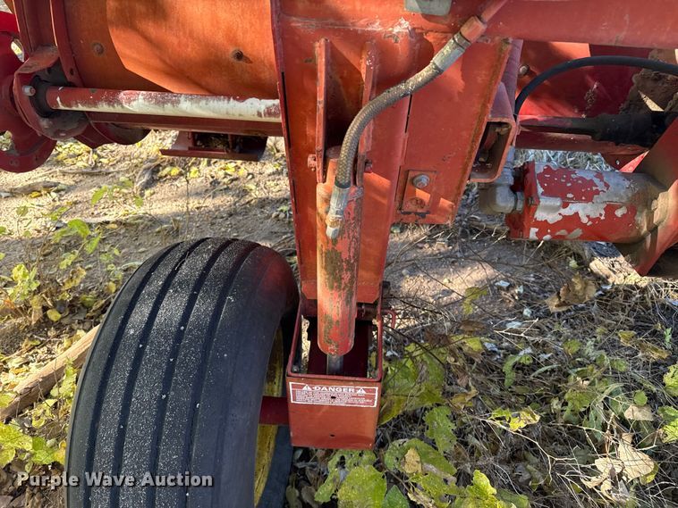 image for item EP0842 Sperry New Holland 114 swather / windrower