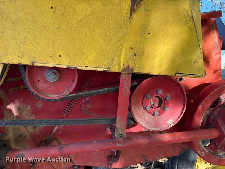 image for item EP0842 Sperry New Holland 114 swather / windrower