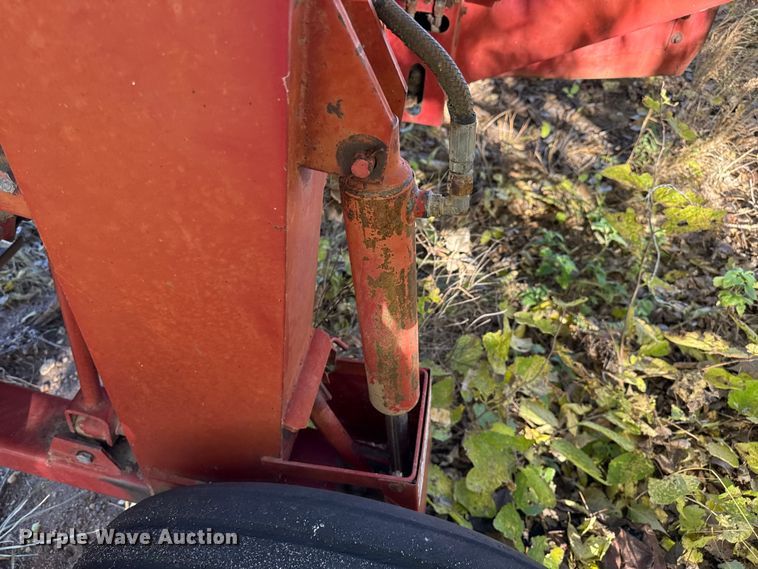 image for item EP0842 Sperry New Holland 114 swather / windrower