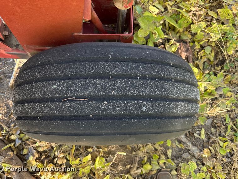 image for item EP0842 Sperry New Holland 114 swather / windrower