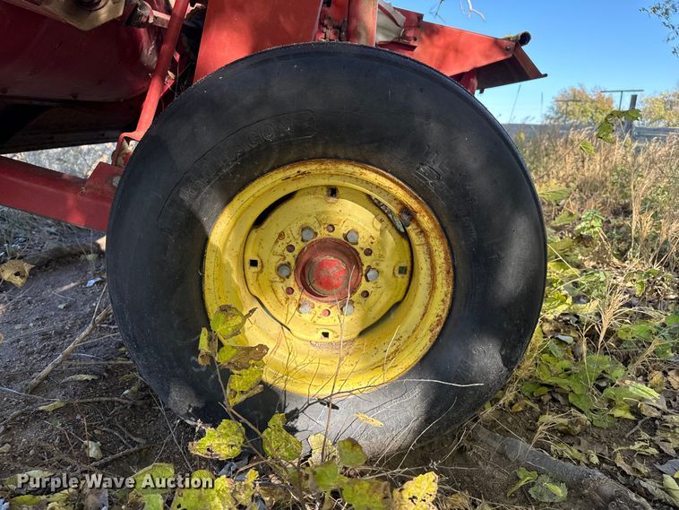 image for item EP0842 Sperry New Holland 114 swather / windrower