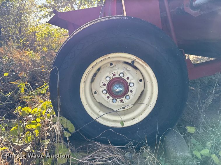 image for item EP0842 Sperry New Holland 114 swather / windrower