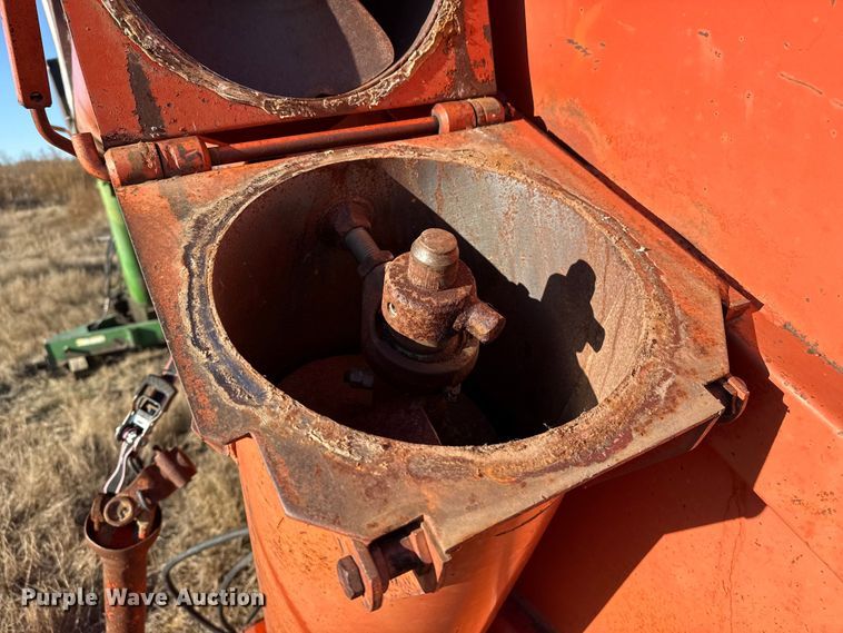 image for item EP0844 A&L 650T grain cart