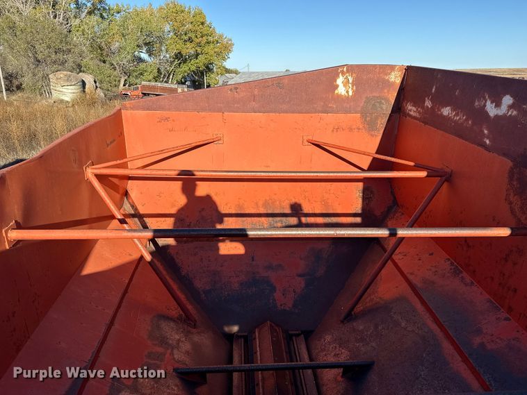 image for item EP0844 A&L 650T grain cart