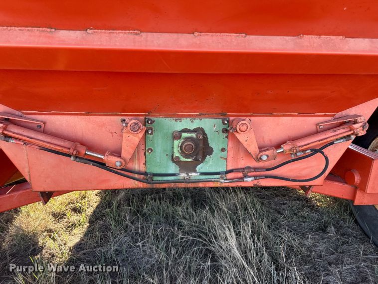 image for item EP0844 A&L 650T grain cart