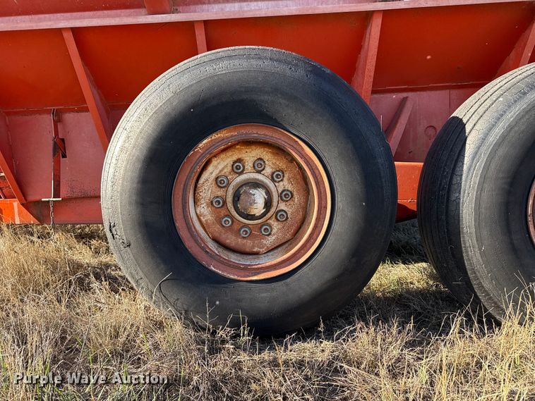 image for item EP0844 A&L 650T grain cart