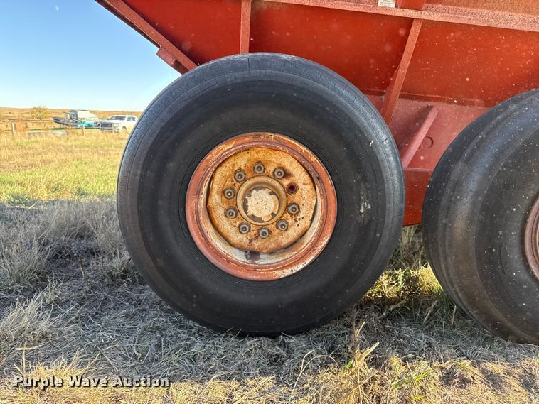 image for item EP0844 A&L 650T grain cart
