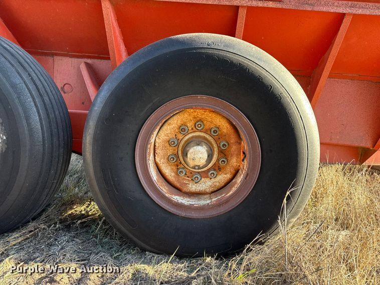 image for item EP0844 A&L 650T grain cart