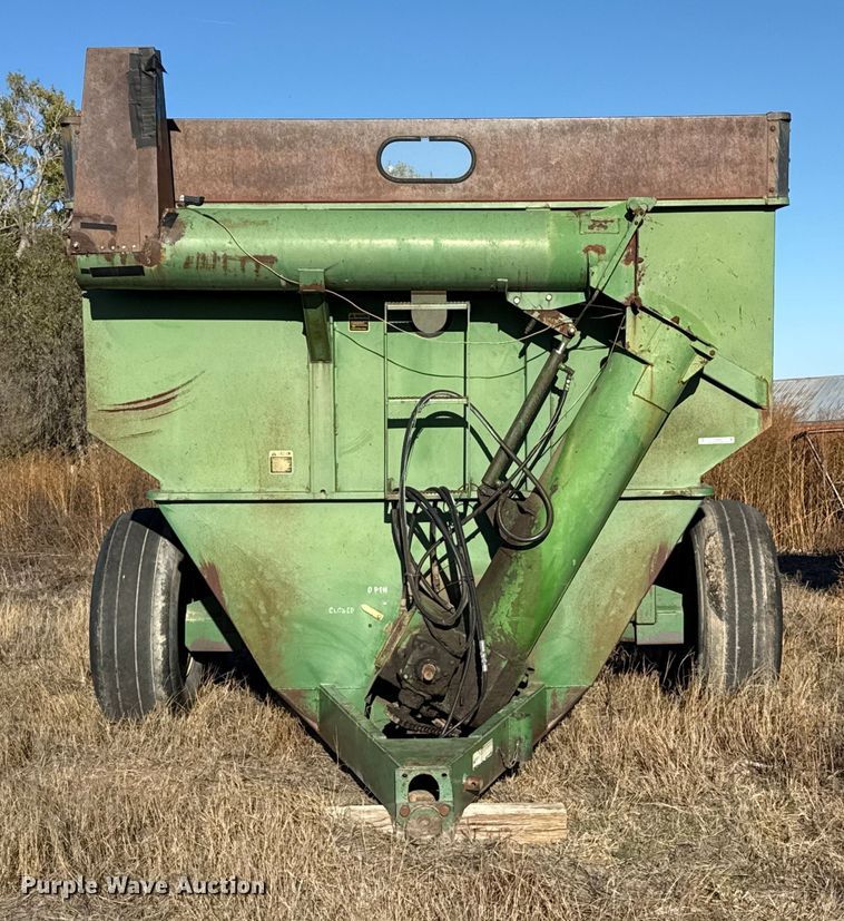 image for item EP0845 John Deere 650 grain cart