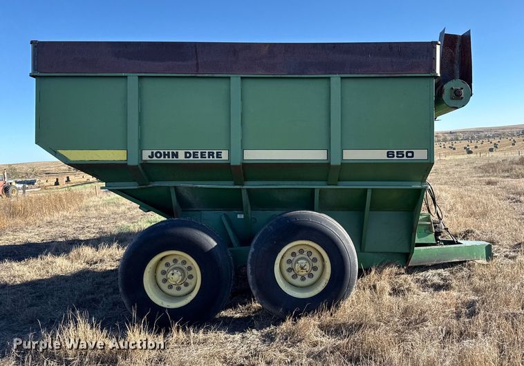 image for item EP0845 John Deere 650 grain cart