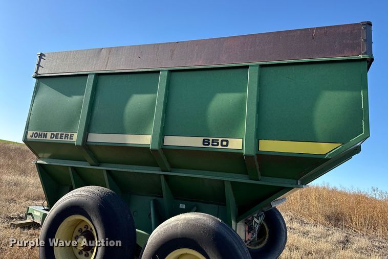 image for item EP0845 John Deere 650 grain cart