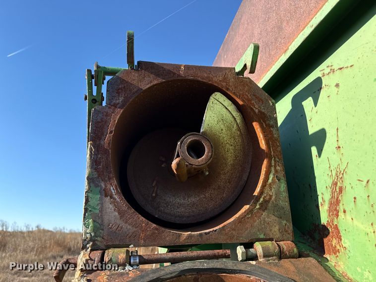 image for item EP0845 John Deere 650 grain cart