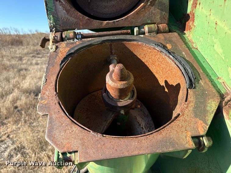 image for item EP0845 John Deere 650 grain cart