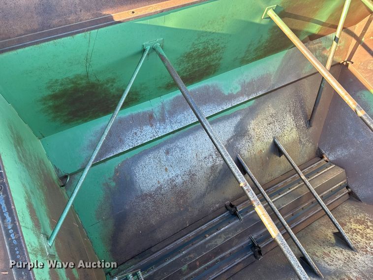 image for item EP0845 John Deere 650 grain cart