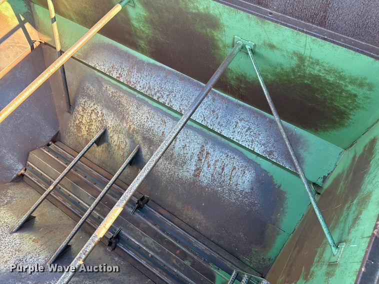 image for item EP0845 John Deere 650 grain cart