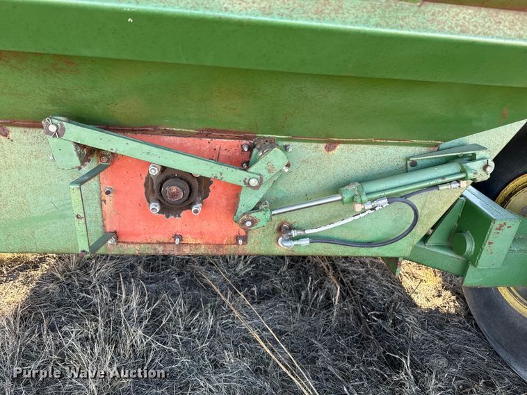 image for item EP0845 John Deere 650 grain cart