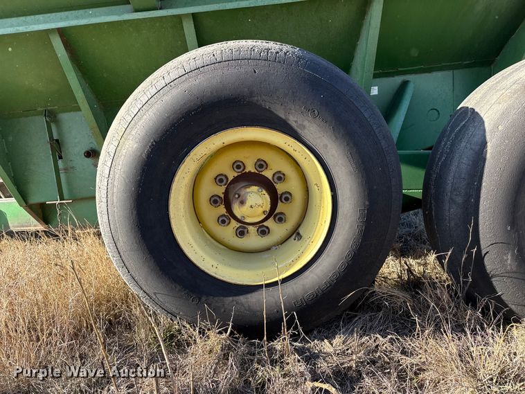 image for item EP0845 John Deere 650 grain cart