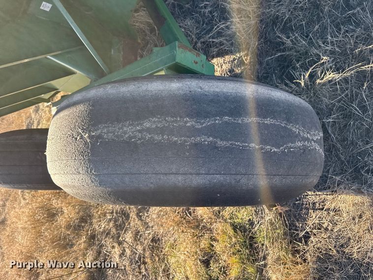 image for item EP0845 John Deere 650 grain cart