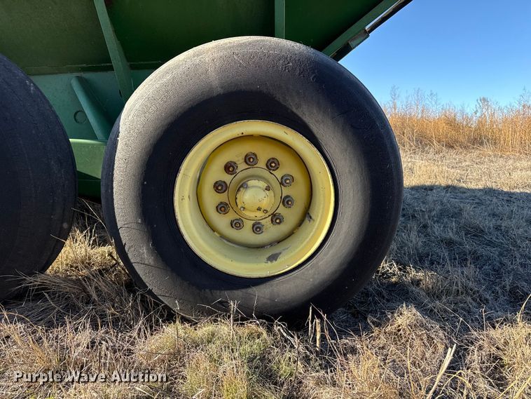 image for item EP0845 John Deere 650 grain cart