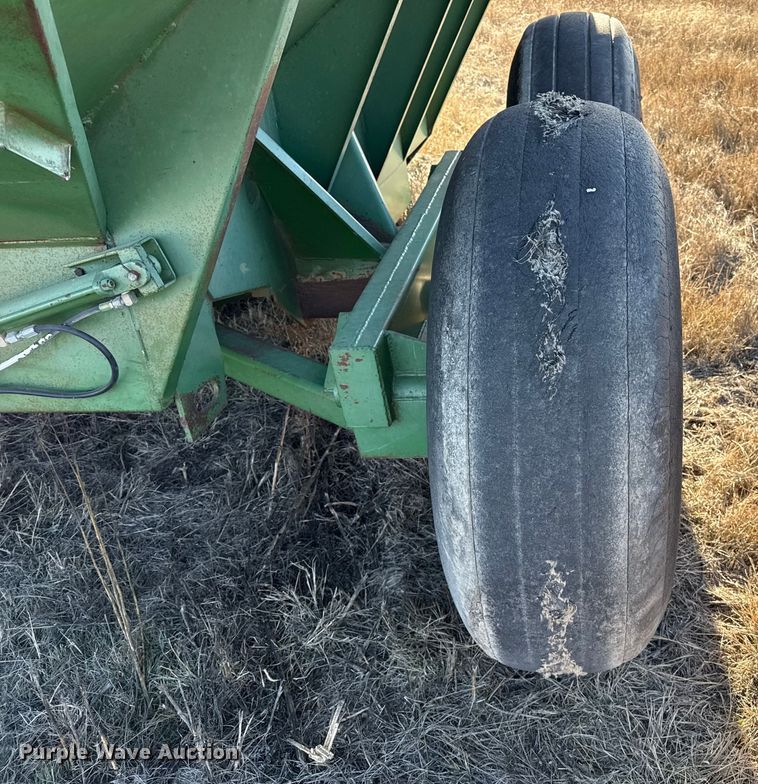 image for item EP0845 John Deere 650 grain cart