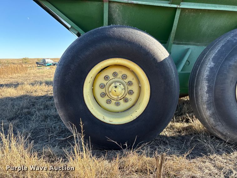 image for item EP0845 John Deere 650 grain cart