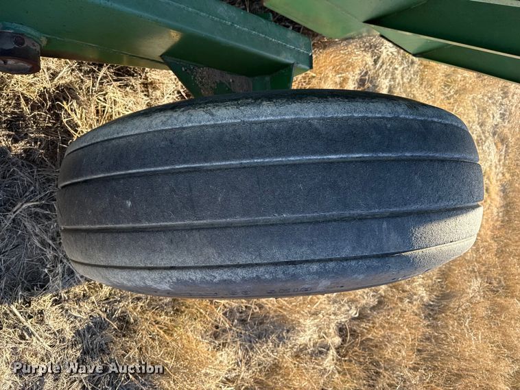 image for item EP0845 John Deere 650 grain cart