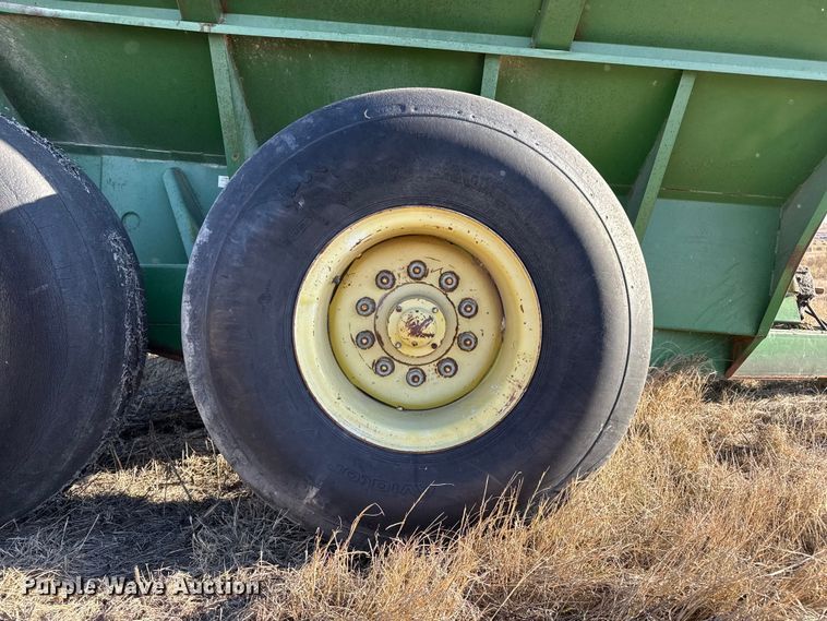 image for item EP0845 John Deere 650 grain cart