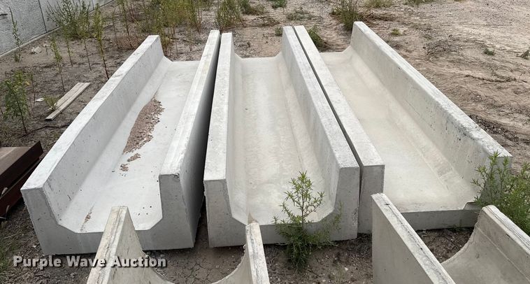 image for item EP0860 (3) concrete feed bunks