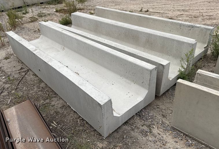 image for item EP0860 (3) concrete feed bunks