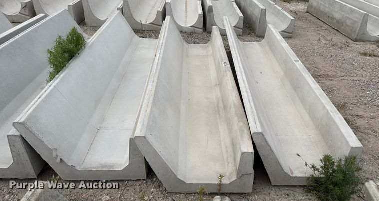 image for item EP0861 (7) concrete feed bunks