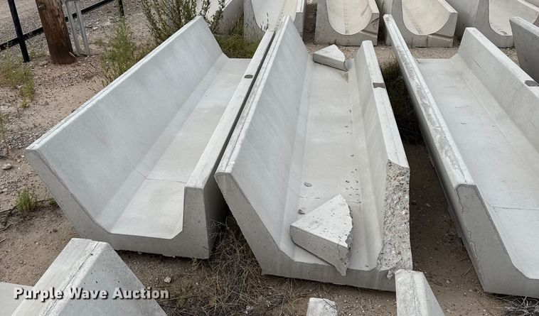 image for item EP0861 (7) concrete feed bunks