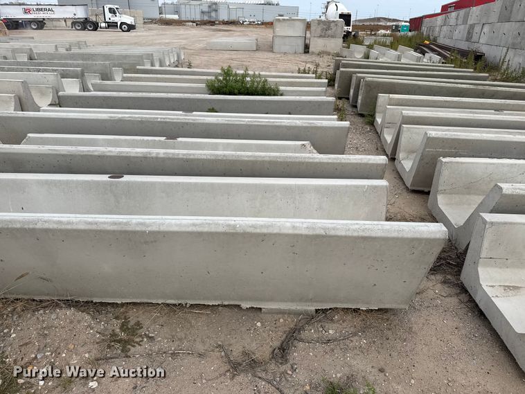 image for item EP0861 (7) concrete feed bunks