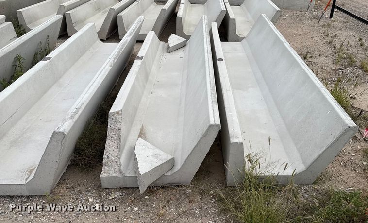 image for item EP0861 (7) concrete feed bunks