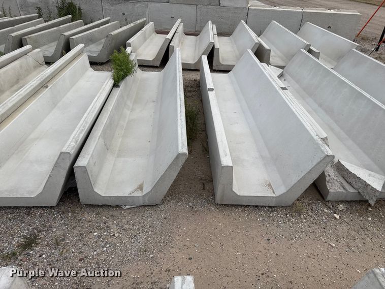 image for item EP0861 (7) concrete feed bunks