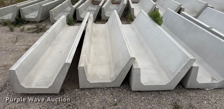 image for item EP0861 (7) concrete feed bunks