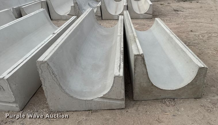 image for item EP0862 (8) concrete feed bunks