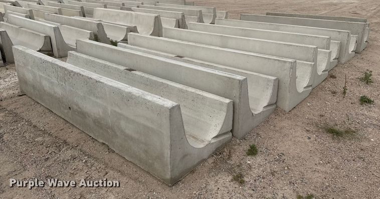 image for item EP0862 (8) concrete feed bunks