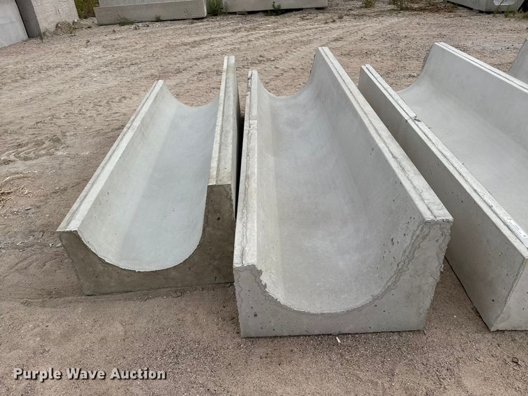 image for item EP0862 (8) concrete feed bunks