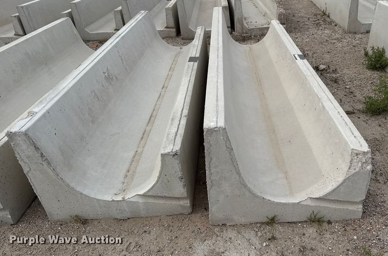 image for item EP0863 (9) concrete feed bunks
