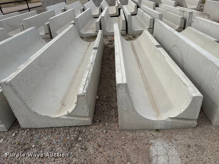 image for item EP0863 (9) concrete feed bunks