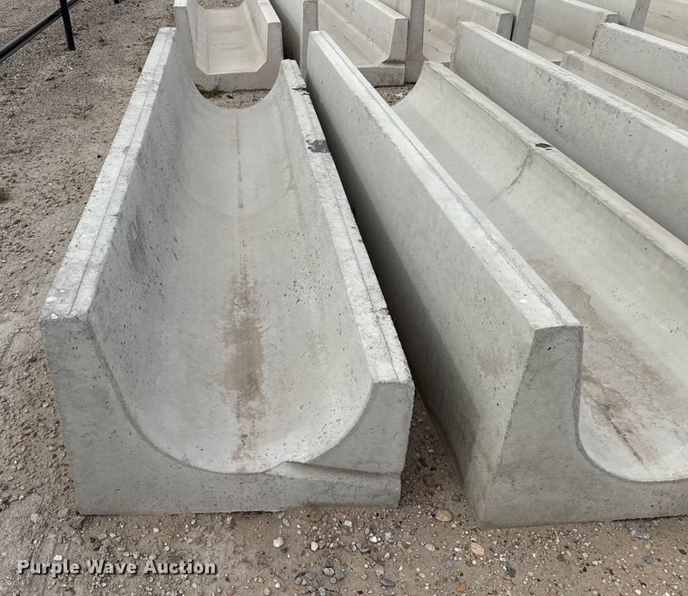 image for item EP0863 (9) concrete feed bunks