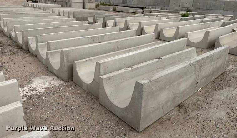 image for item EP0863 (9) concrete feed bunks