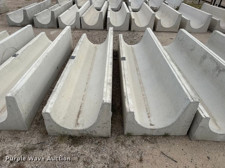 image for item EP0863 (9) concrete feed bunks