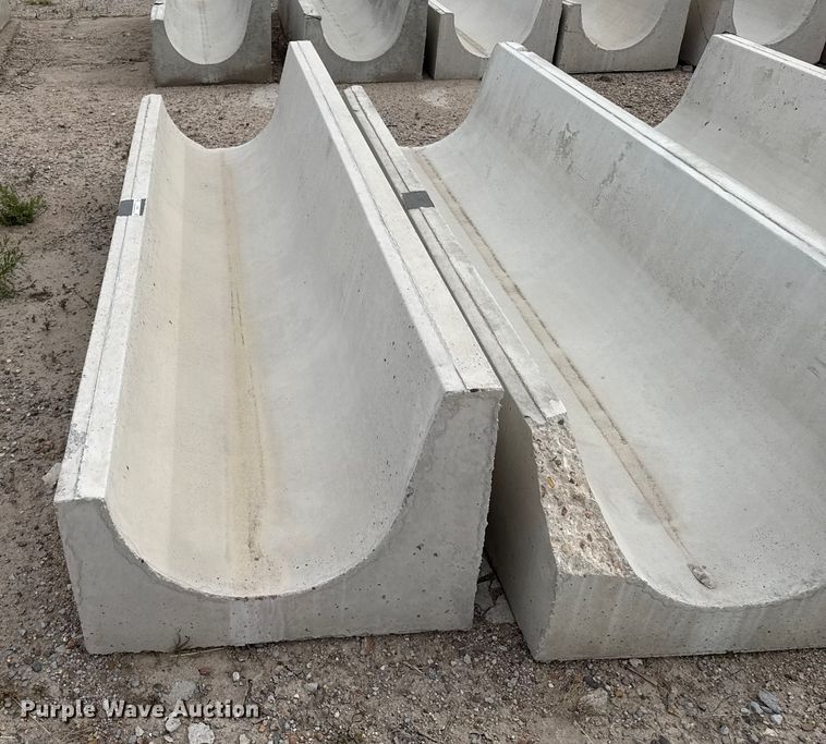 image for item EP0863 (9) concrete feed bunks