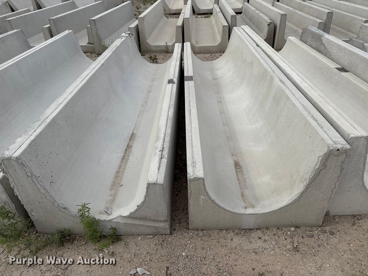 image for item EP0864 (9) concrete feed bunks