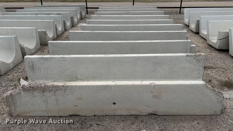 image for item EP0865 (10) concrete feed bunks