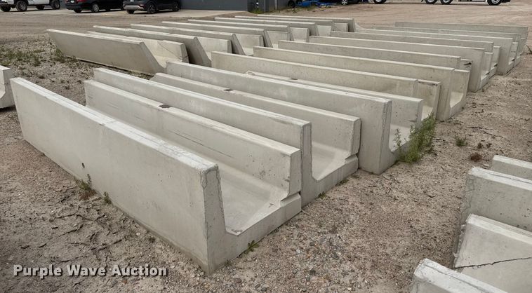 image for item EP0866 (11) concrete feed bunks