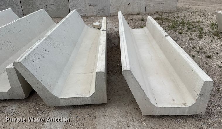image for item EP0867 (8) concrete feed bunks