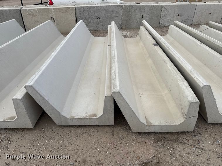 image for item EP0867 (8) concrete feed bunks