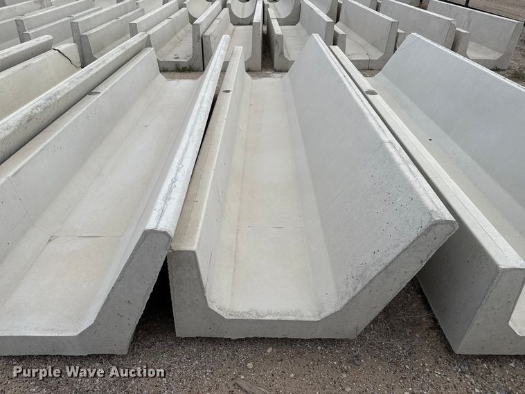image for item EP0867 (8) concrete feed bunks